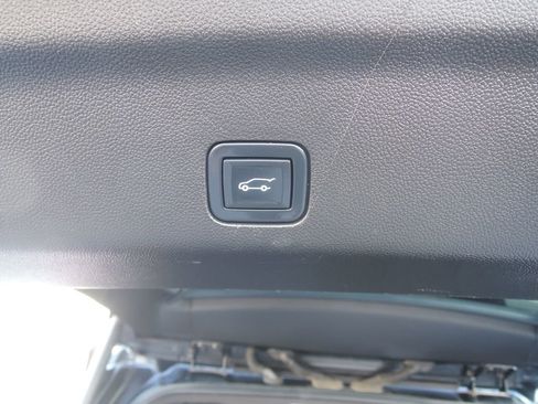 Used 2022 Cadillac Escalade Premium Luxury image 35