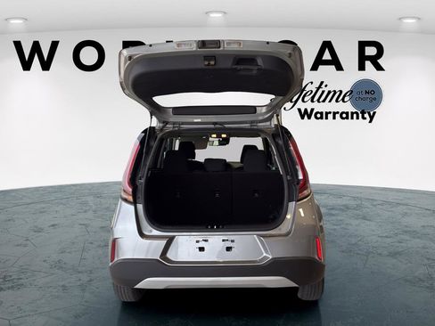 Used 2023 Kia Soul LX w/ LX Technology Package FWD image 18