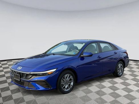 Used 2025 Hyundai Elantra Hybrid FWD image 5