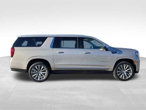 Used 2021 GMC Yukon XL Denali w/ Denali Premium Package image 12