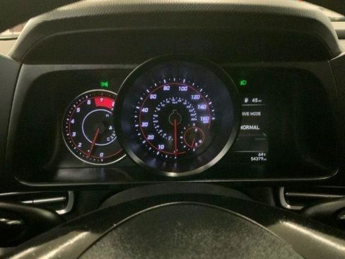 Used 2023 Hyundai Elantra SEL FWD image 9