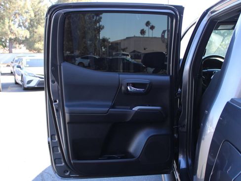 Used 2021 Toyota Tacoma TRD Off-Road w/ Technology Package AWD/4WD image 13