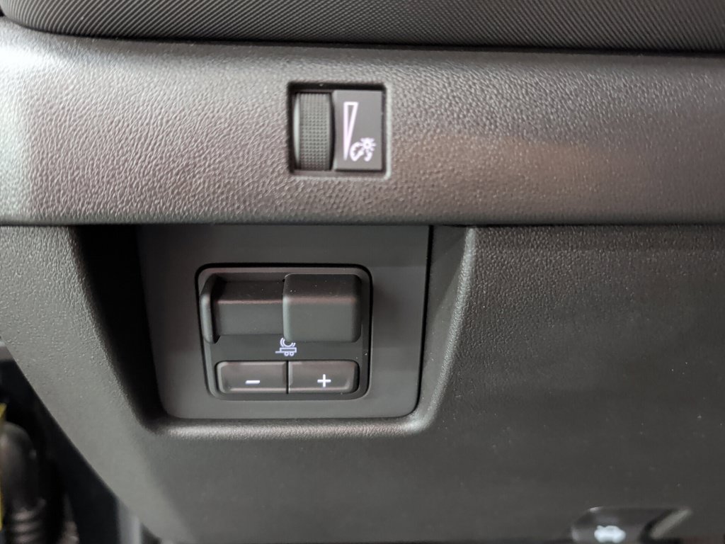 Used 2026 Chevrolet Colorado Z71 AWD/4WD image 11