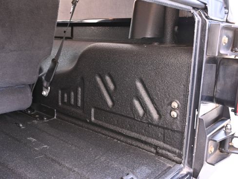 Used 2005 Jeep Wrangler Unlimited w/ Security Group AWD/4WD image 19