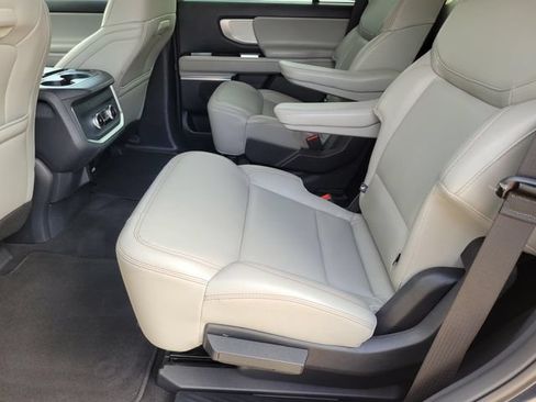 Used 2025 Ford Expedition Active RWD image 20