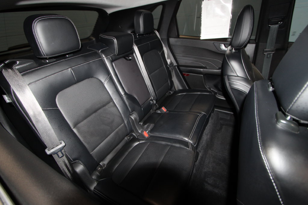 Used 2023 Ford Escape Platinum AWD/4WD image 21