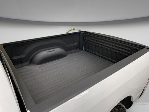 Used 2019 RAM 1500 Tradesman w/ Chrome Appearance Group image 12