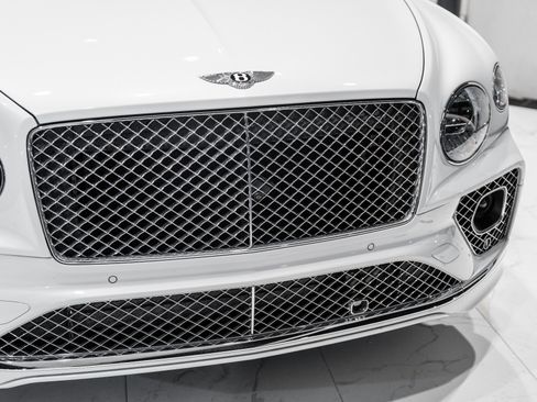 Used 2023 Bentley Bentayga AWD/4WD image 13