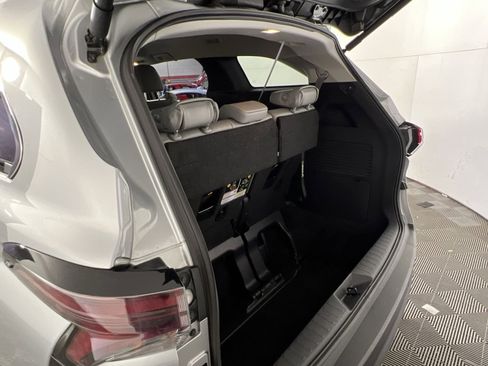 Used 2025 Toyota Sienna XLE image 27