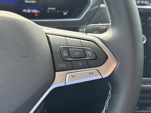 Used 2024 Volkswagen Tiguan SE FWD image 15