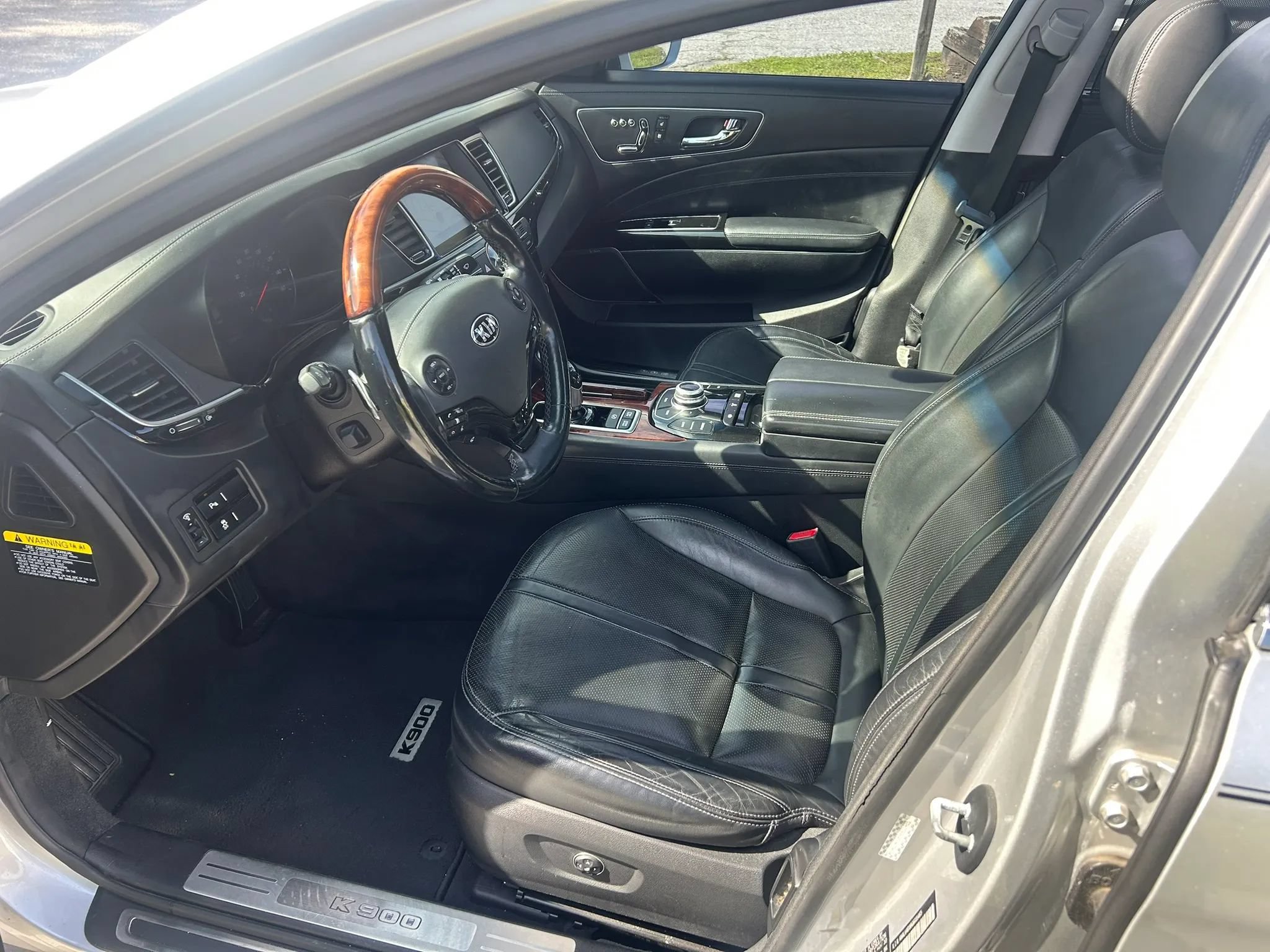 Used 2016 Kia K900 Luxury RWD image 18