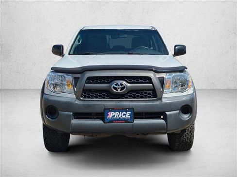 Used 2011 Toyota Tacoma 4x4 Regular Cab image 2