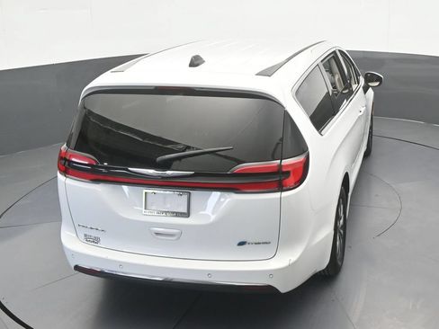 Used 2023 Chrysler Pacifica Touring-L FWD image 51