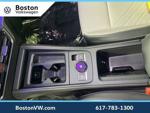 Used 2025 Volkswagen Tiguan SE image 22