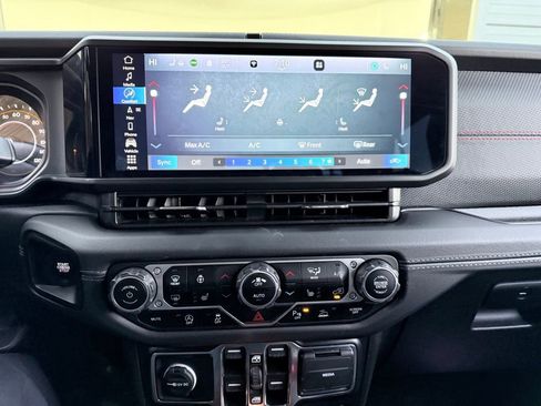 Used 2024 Jeep Gladiator Rubicon image 20