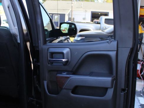 Used 2017 GMC Sierra 1500 SLE w/ SLE Value Package image 25