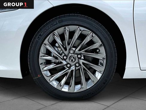 Used 2024 Lexus ES 350 w/ Luxury Package image 21