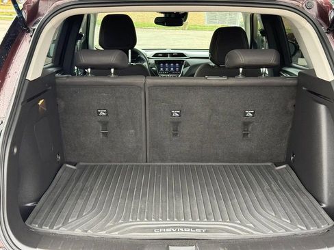 Used 2022 Chevrolet TrailBlazer LT w/ Convenience Package FWD image 9