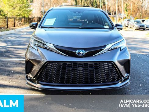 Used 2022 Toyota Sienna XSE image 10