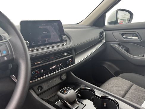 Used 2024 Nissan Rogue SV image 12