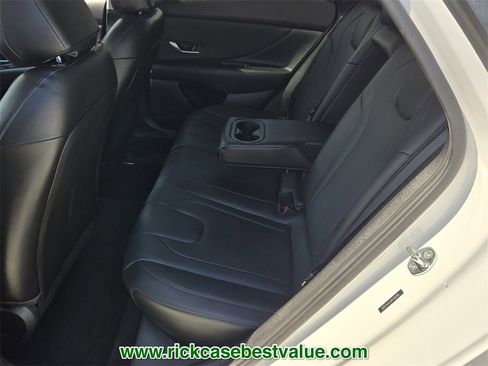 Used 2023 Hyundai Elantra Limited image 12