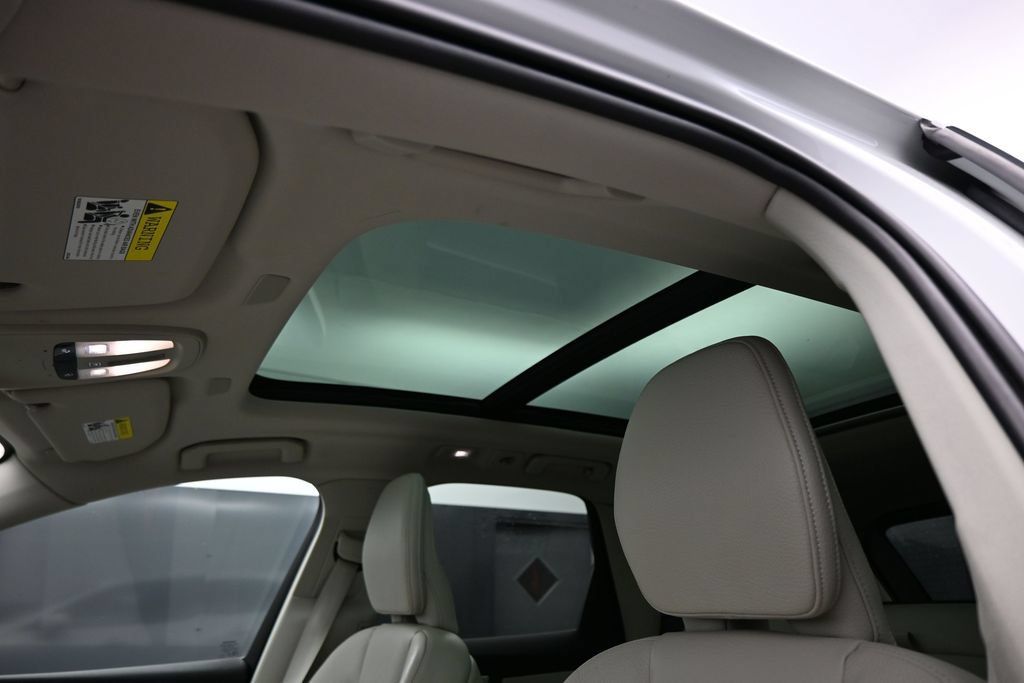 Used 2023 Volvo XC60 B5 Plus FWD image 13