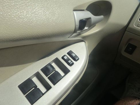 Used 2013 Toyota Corolla LE FWD image 26
