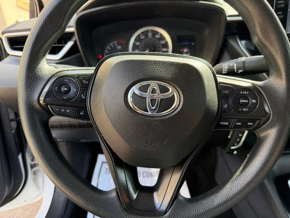 Used 2022 Toyota Corolla LE FWD image 25