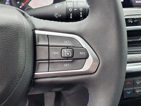 Used 2022 Jeep Compass Latitude AWD/4WD image 12