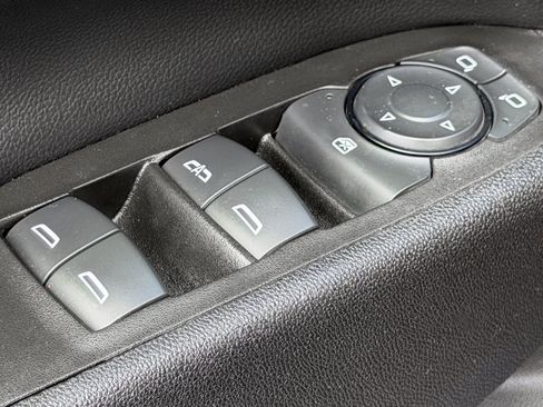 Used 2024 Chevrolet Equinox LT FWD image 15