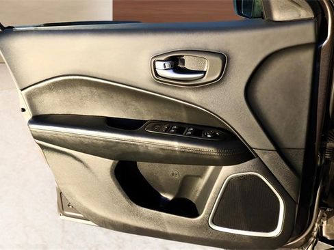 Used 2019 Jeep Compass Altitude image 11