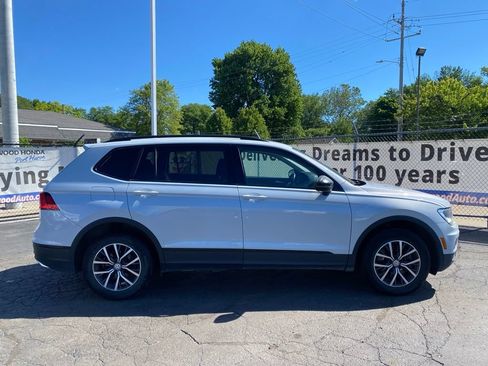 Used 2018 Volkswagen Tiguan SE AWD/4WD image 2