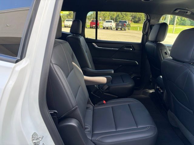 Used 2026 GMC Acadia Elevation w/ Elevation Premium Package FWD image 15