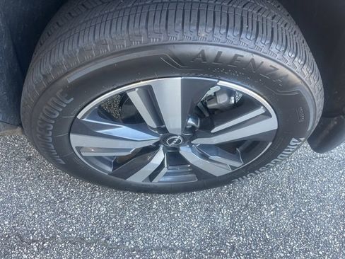 Used 2023 Nissan Rogue SL w/ SL Premium Package image 34