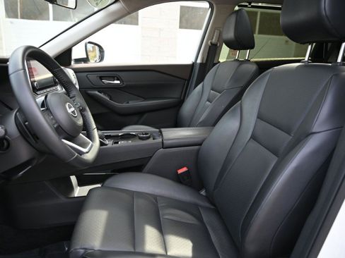 Used 2023 Nissan Rogue SV w/ SV Premium B Package AWD/4WD image 16