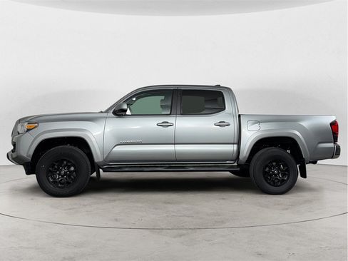 Used 2022 Toyota Tacoma SR5 RWD image 2