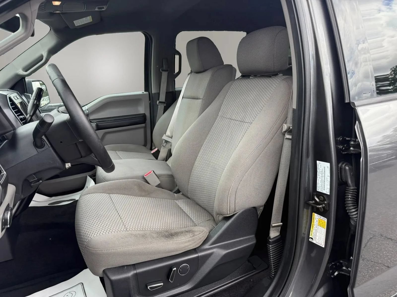 Used 2017 Ford F150 XLT w/ Equipment Group 302A Luxury RWD image 29