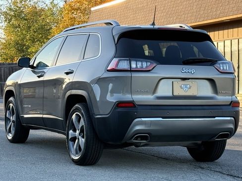 Used 2019 Jeep Cherokee Limited image 3