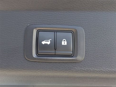 Used 2025 Mitsubishi Outlander SE image 29