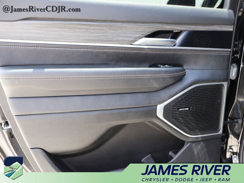 Used 2024 Jeep Wagoneer Series II w/ Flexible Seating Group RWD image 18
