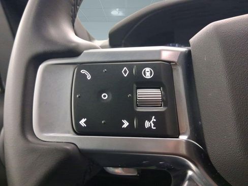 Used 2025 Land Rover Discovery Dynamic SE image 15