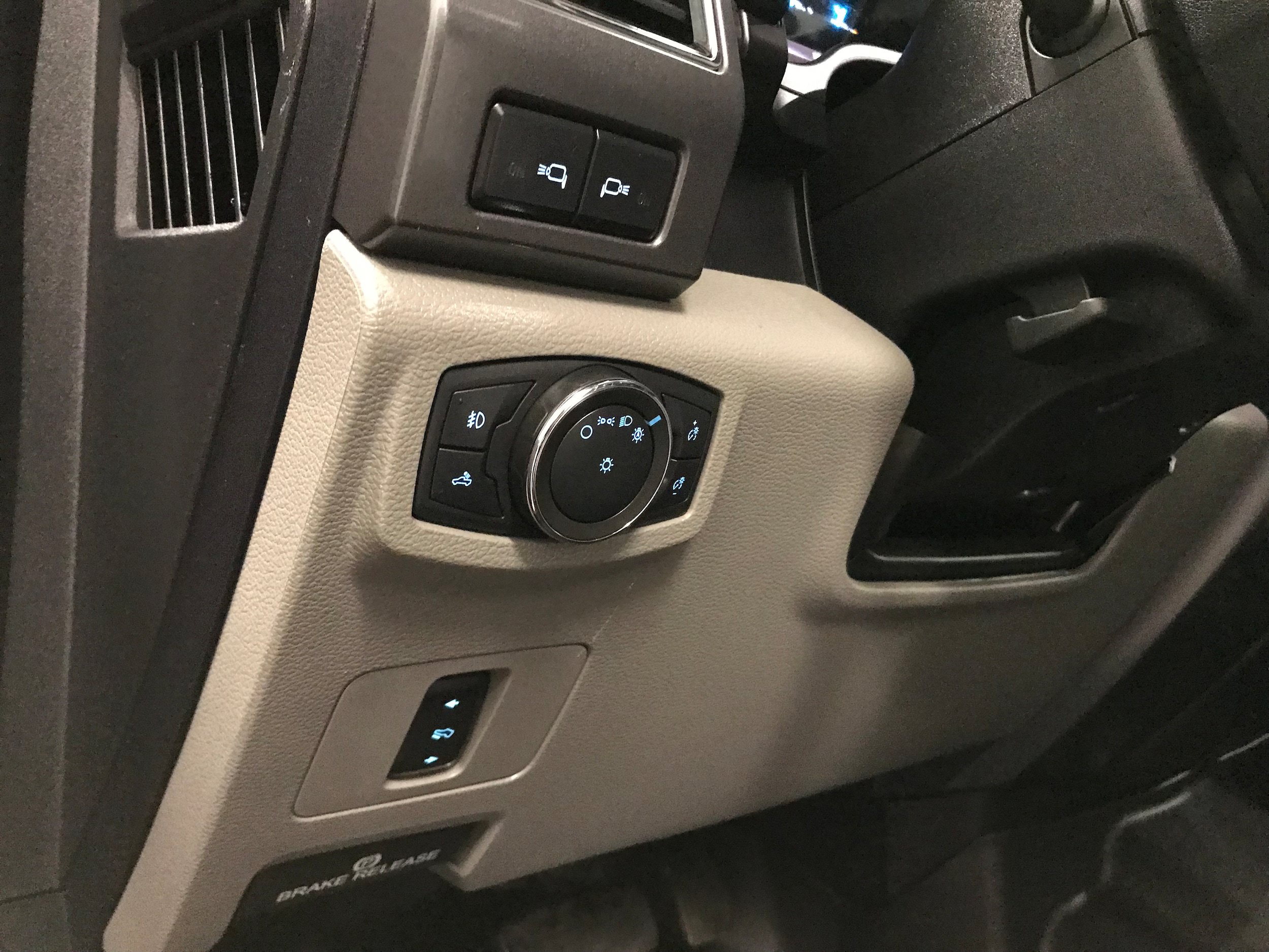 Certified 2020 Ford F350 XLT w/ XLT Premium Package AWD/4WD image 18