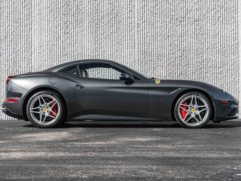 Used 2015 Ferrari California T image 12