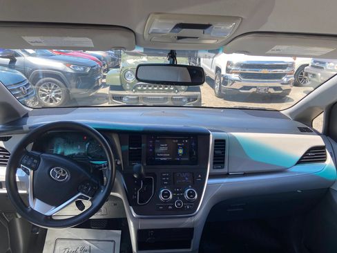Used 2017 Toyota Sienna LE FWD image 8