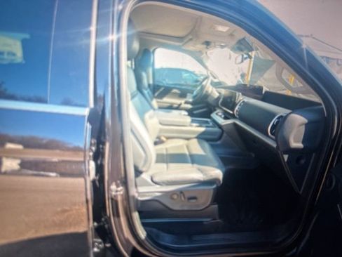 Used 2025 Ford Expedition Active image 13