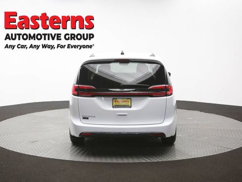 Used 2023 Chrysler Pacifica Touring-L FWD image 36