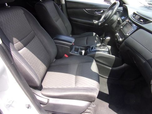 Used 2018 Nissan Rogue SV image 14