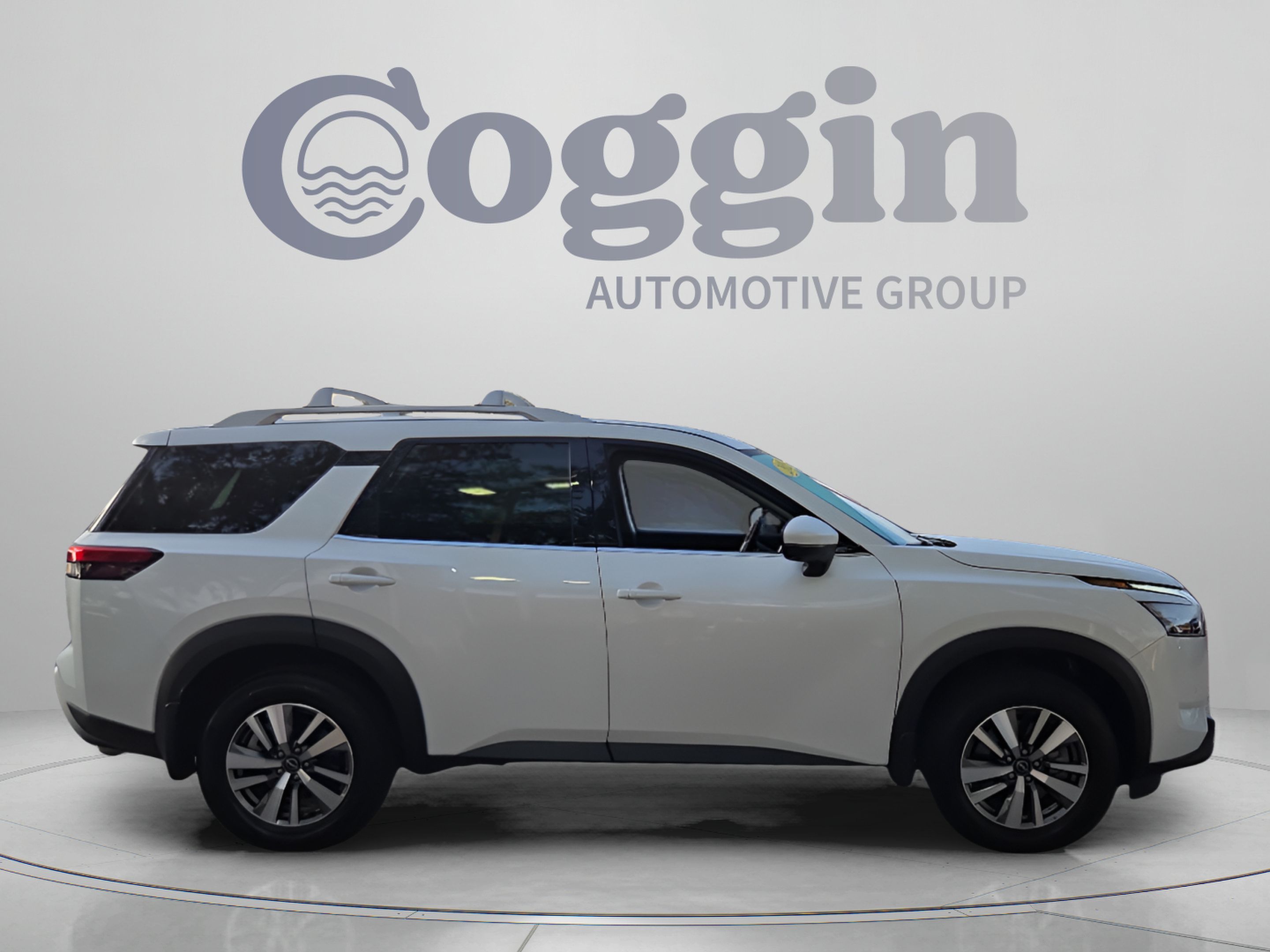 Used 2025 Nissan Pathfinder SL FWD image 6