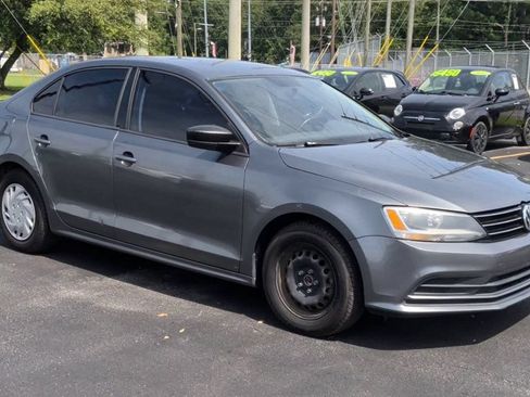 Used 2016 Volkswagen Jetta S FWD image 2