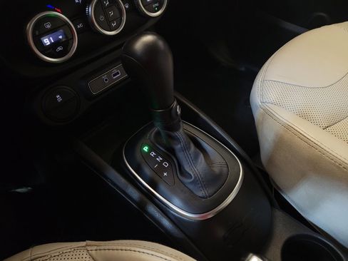 Used 2019 FIAT 500L Trekking w/ Popular Equipment Group image 26